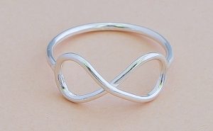 Anillo de plata símbolo infinito