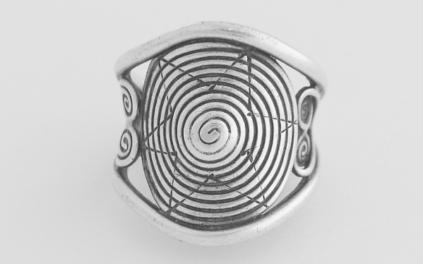 Anillo de plata etnico